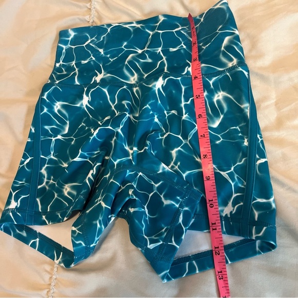 Buffbunny Citrus Shorts in Reflection Print Teal - Picture 8 of 8